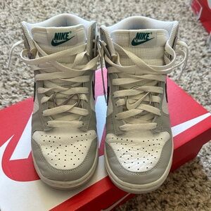 Women’s Nike Dunk HI FLS
